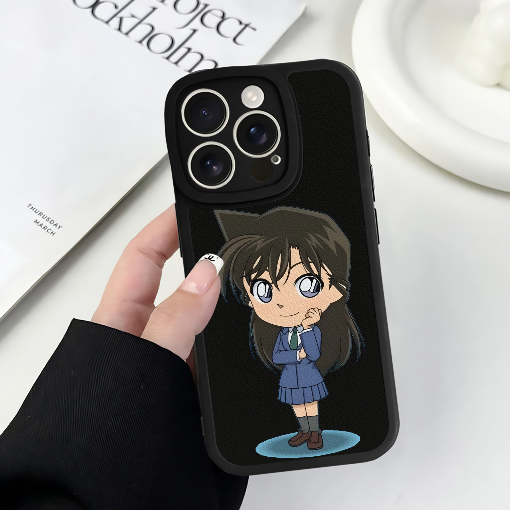 （画像用） 名探偵コナン 毛利 蘭 もうり らん、モーリ ラン Detective Conan Rachel Moore 【iPhone 16シリーズ対応】シリコンスマホケース（レザー調） 材質：シリコン